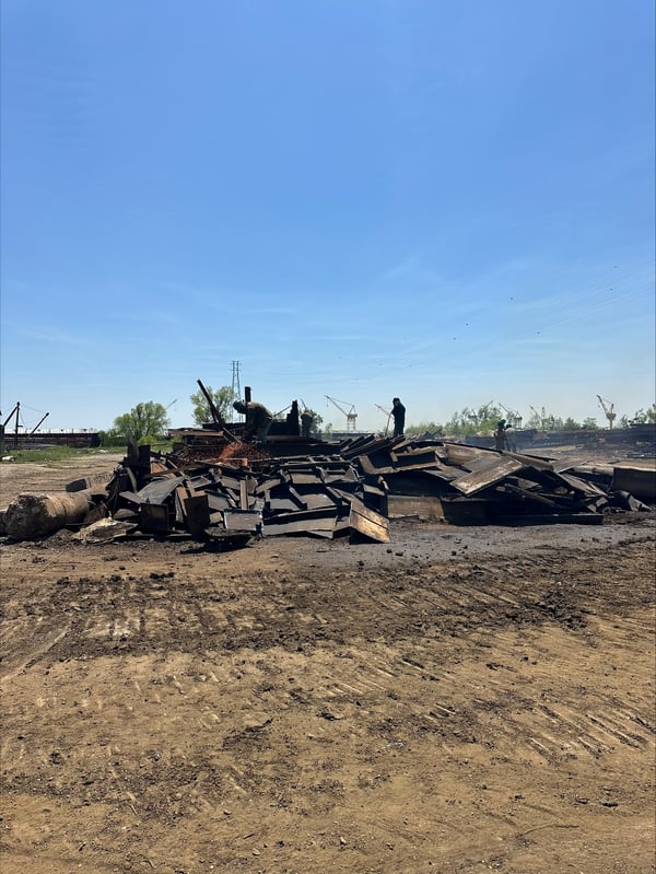 BARGE DISMANTLE BURNERS-1